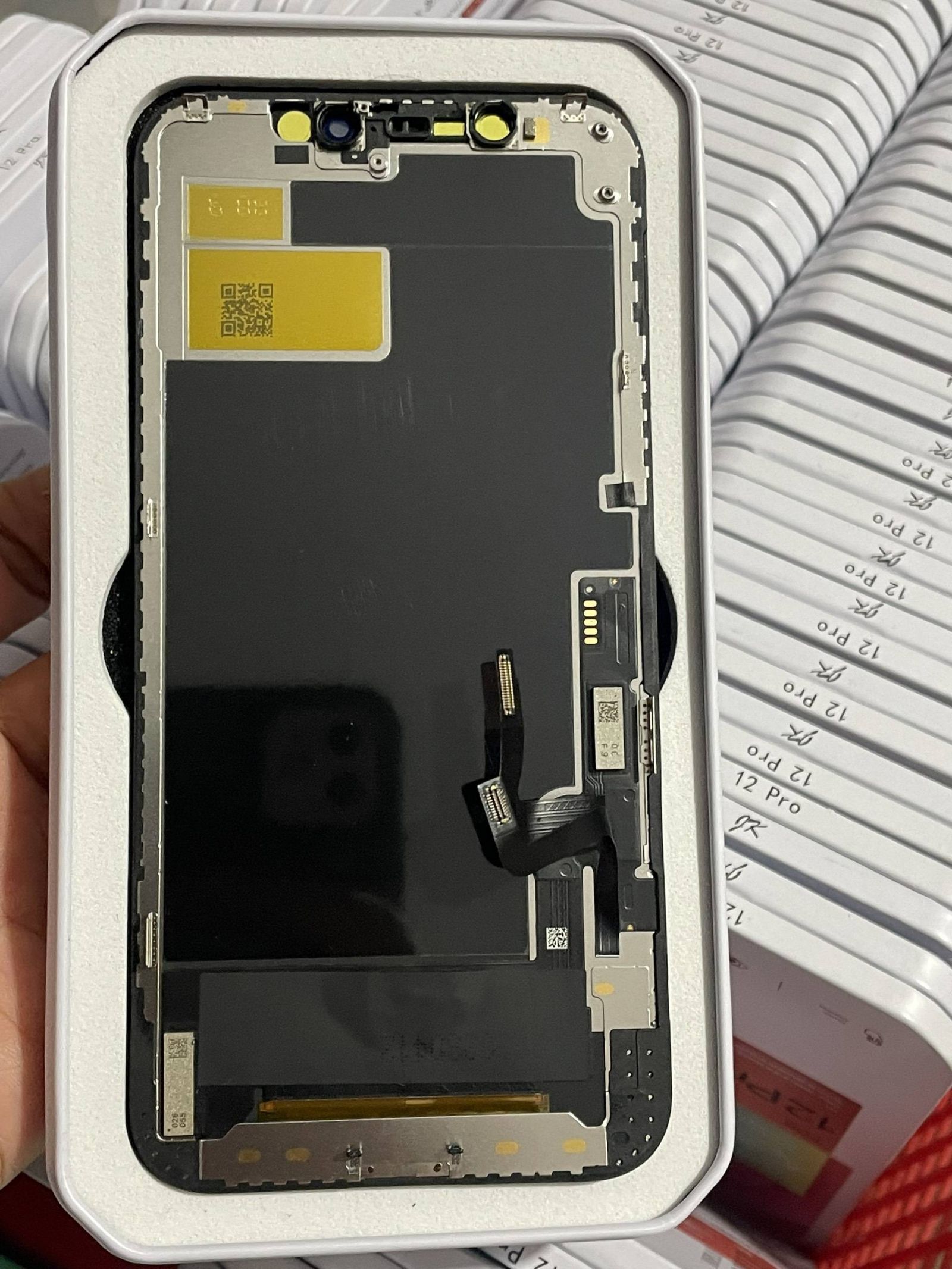 ep-co-man-hinh-iphone-12-pro ep-co-man-hinh-iphone-12-pro