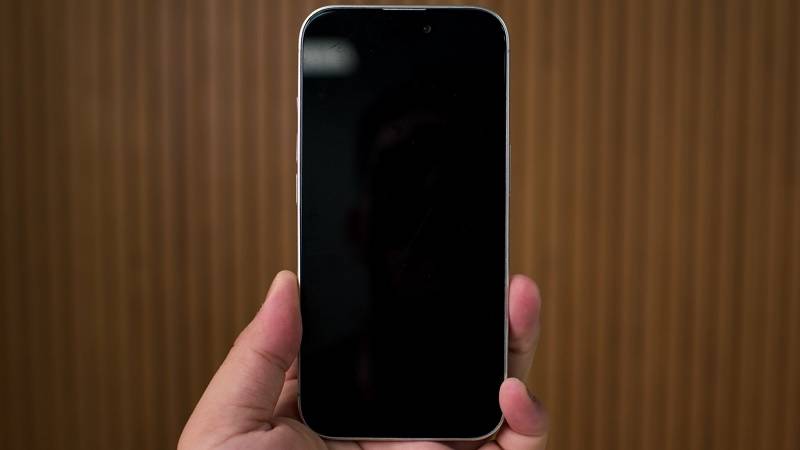 thay-man-hinh-iphone-17