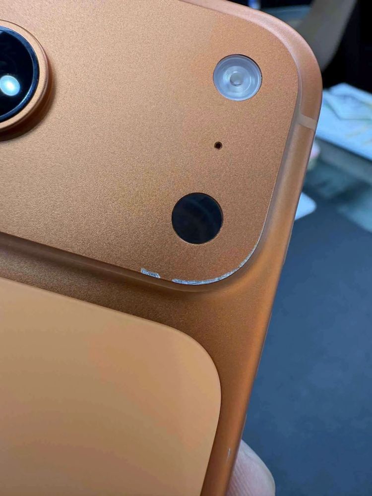 Thay vỏ iPhone 17 Pro