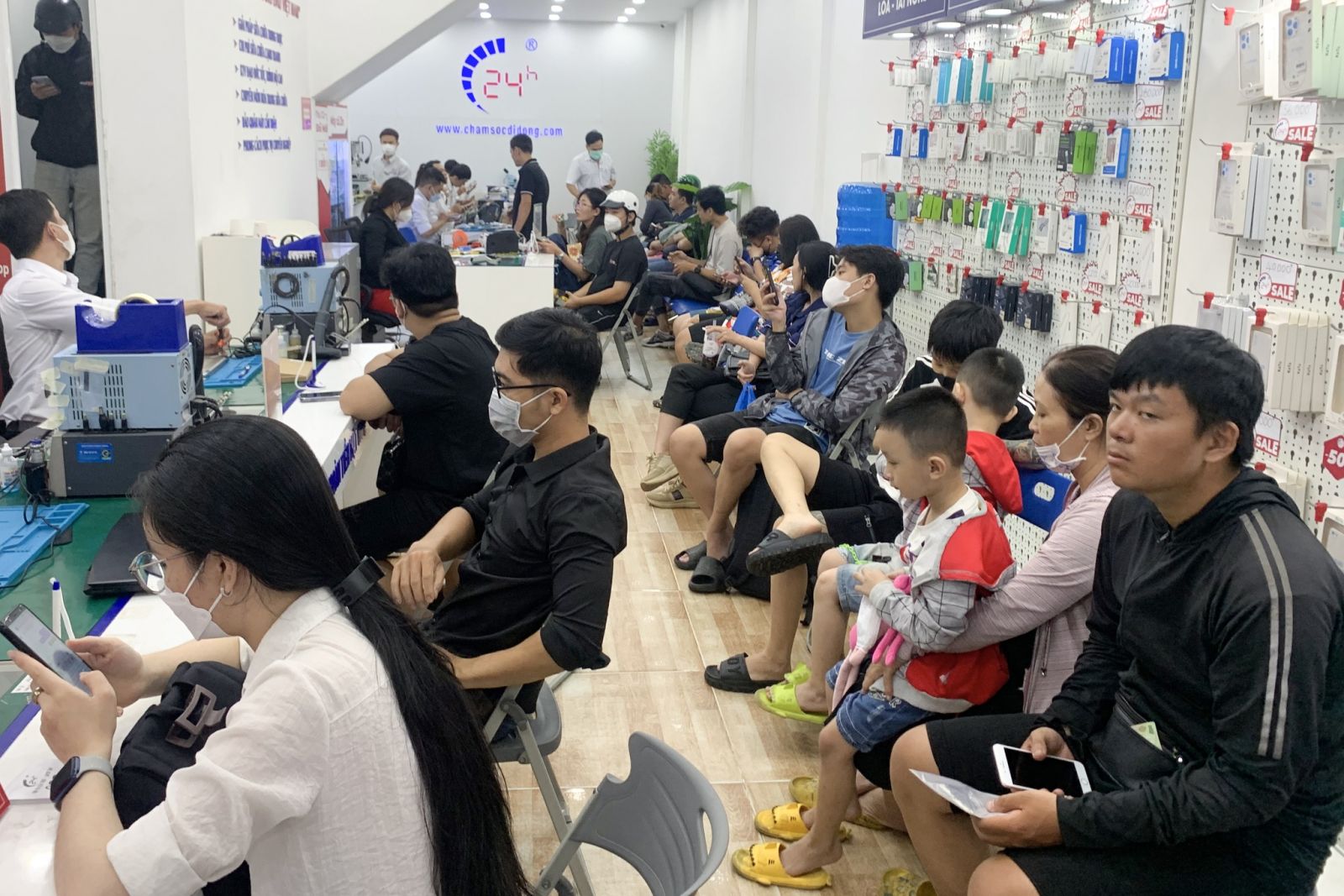 thay-vo-iphone-se-2022