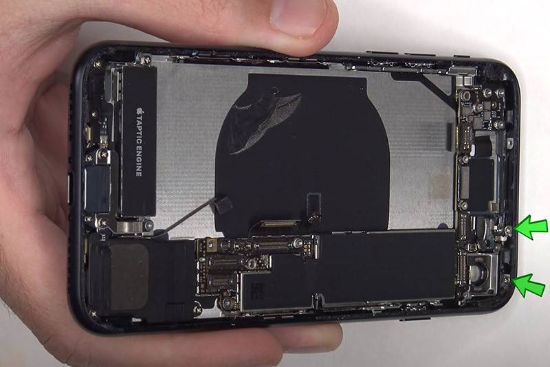 thay-vo-iphone-se-2022