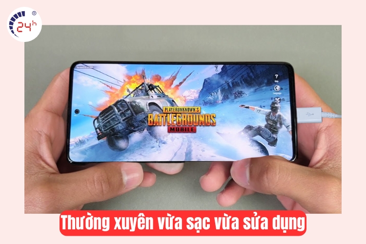 vừa sạc vùa chơi game