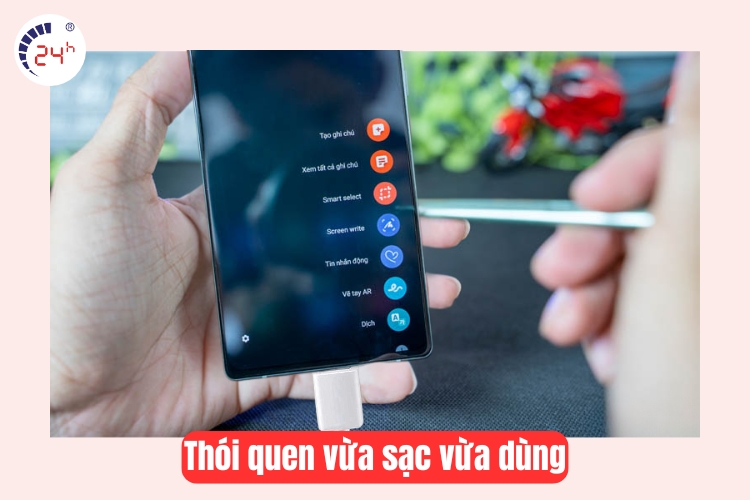 vừa sạc vừa sử dụng