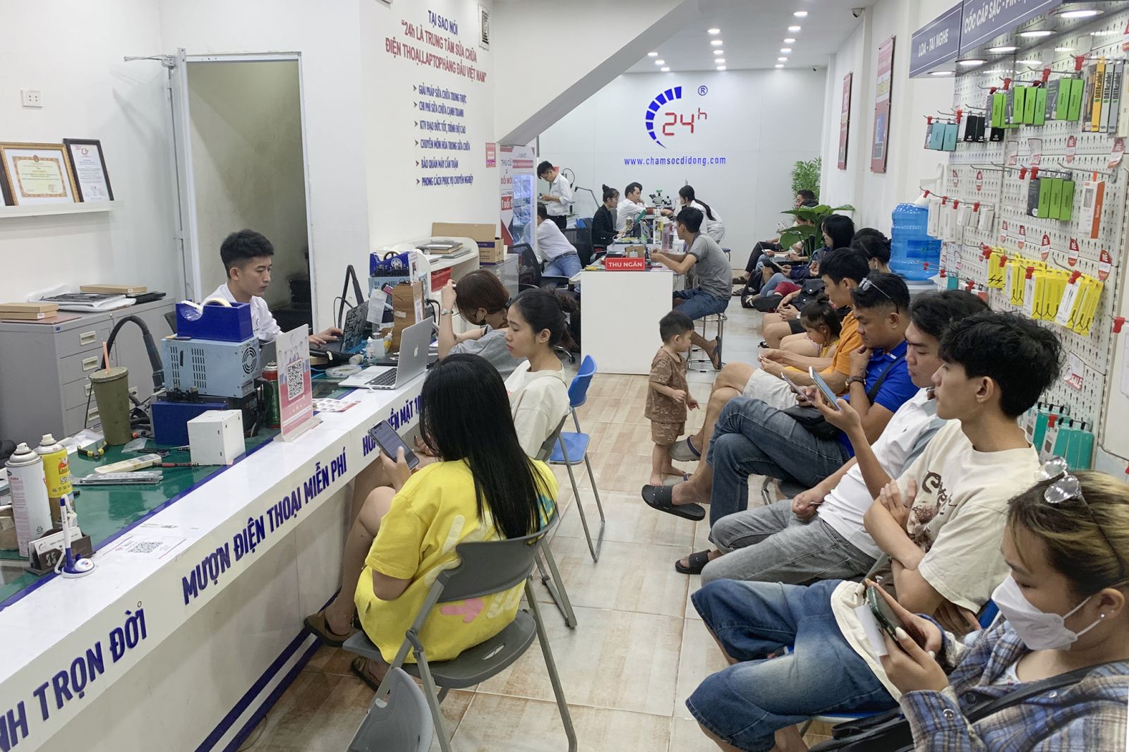 Thay mặt kính iPhone Air