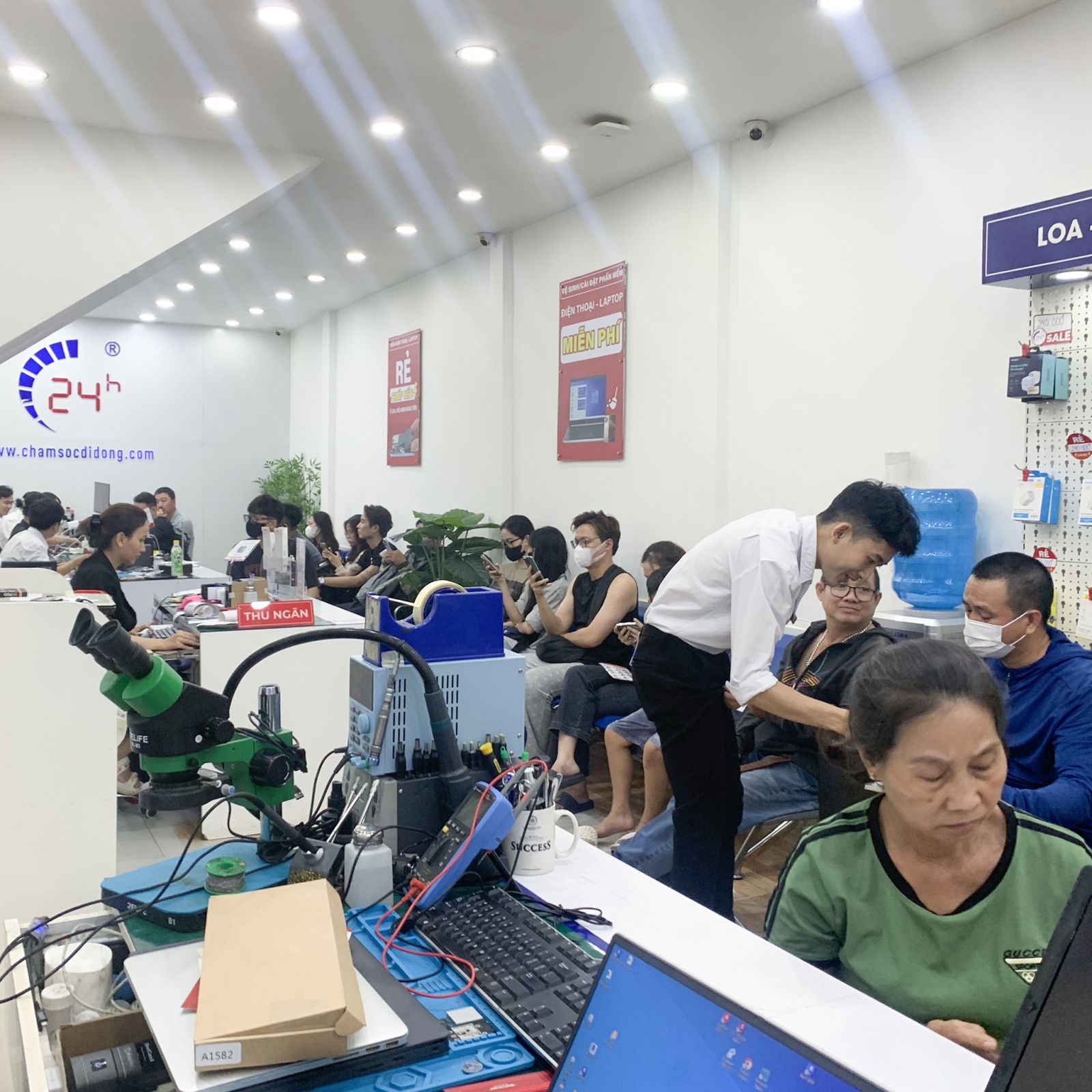 Thay mặt kính iPhone Air