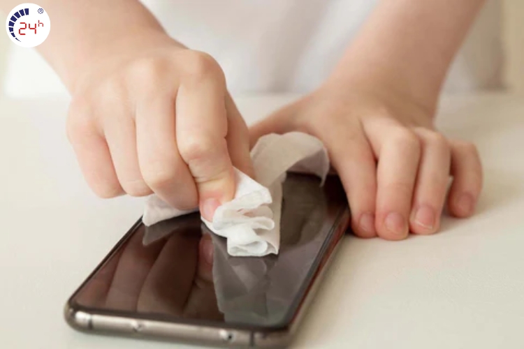 vệ sinh màn hình Samsung đúng cách