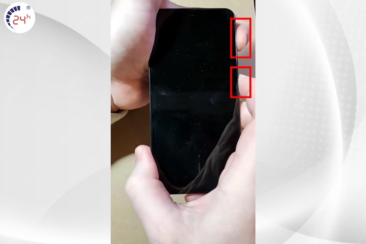 nhấn giữ nút nguồn và nút giảm âm lượng cùng lúc