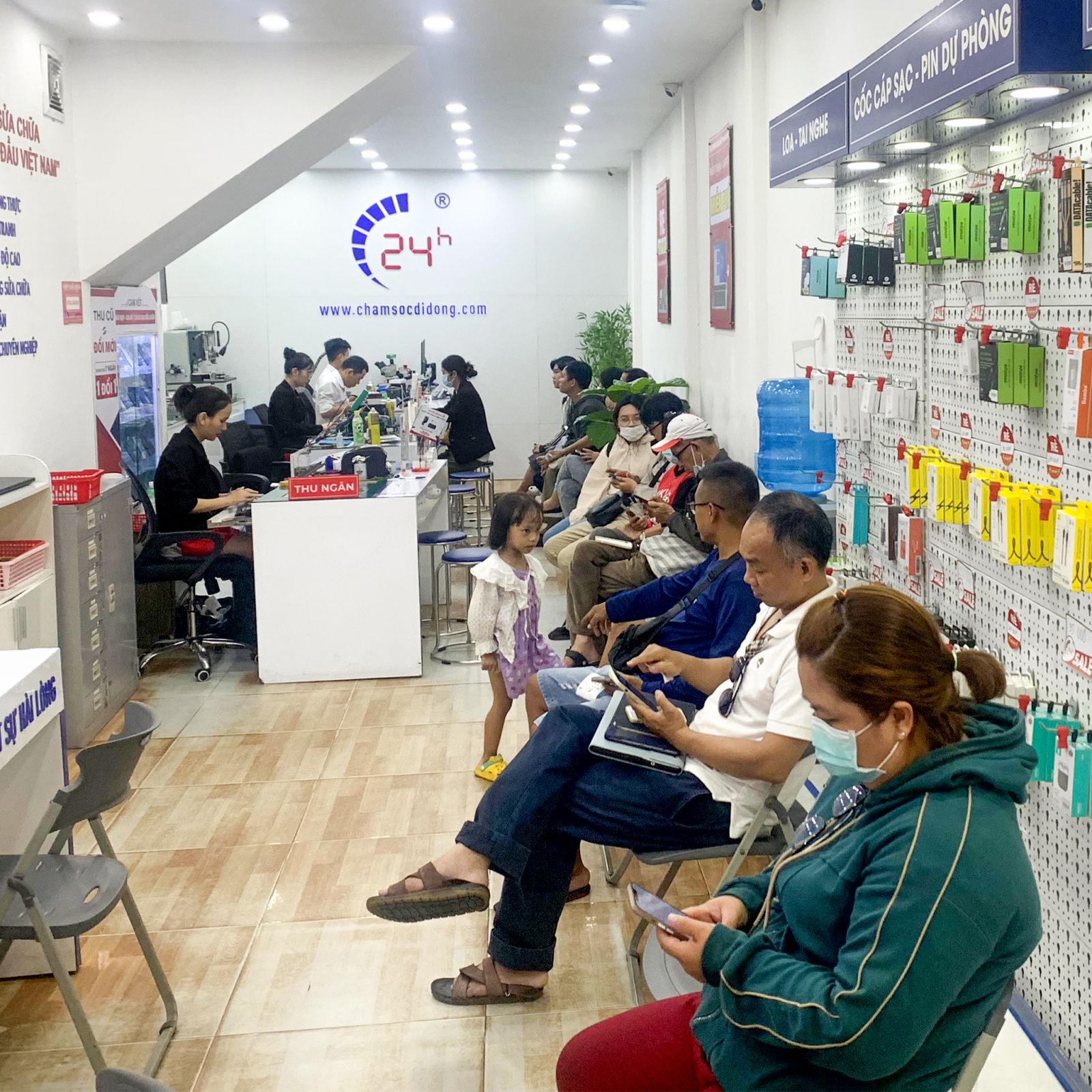 Thay kính lưng iPhone 17 Pro Max