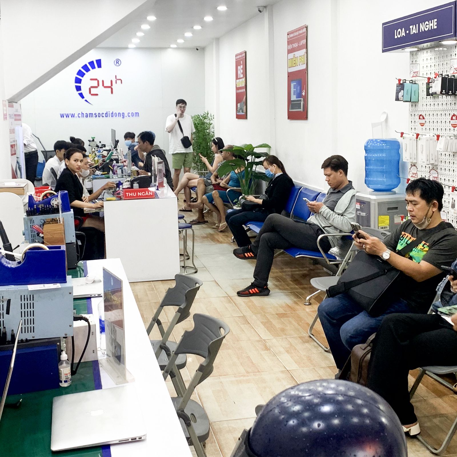 Thay kính lưng iPhone 17 Pro Max