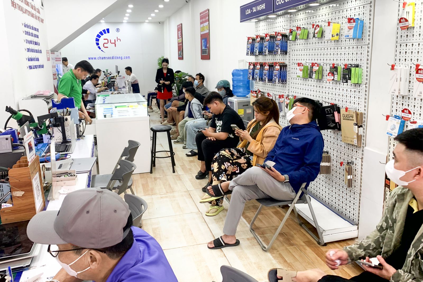 Thay kính lưng iPhone 17 Pro Max