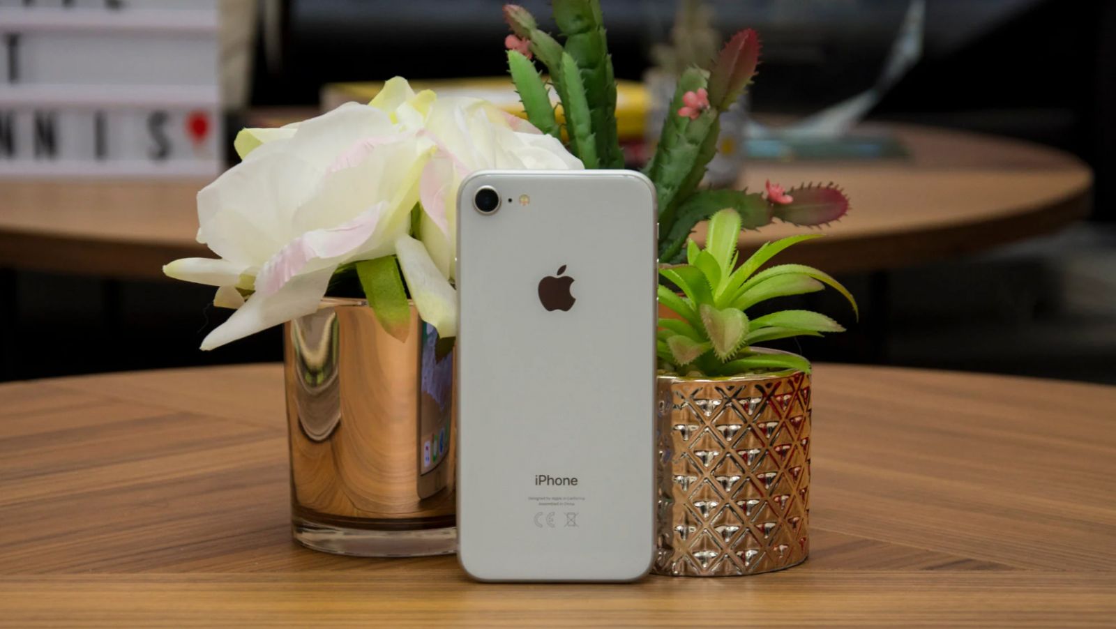 Thay kính lưng iPhone 8