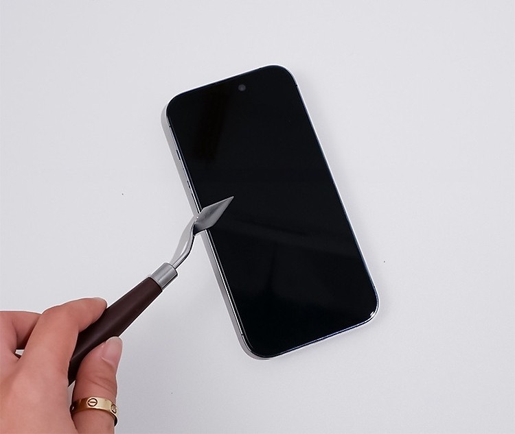 Thay mặt kính iPhone 17