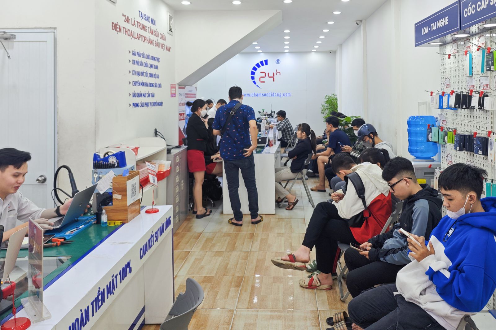 Thay mặt kính iPhone 17