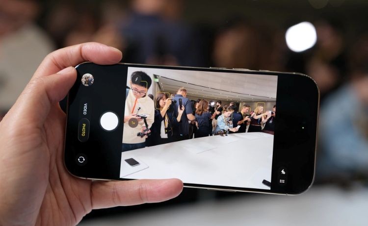 Thay camera iPhone Air