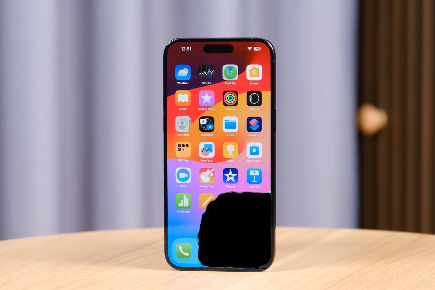 thay-mat-kinh-iphone-15