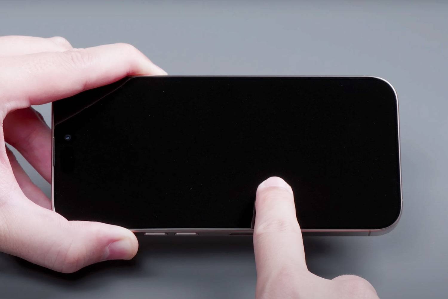 thay-mat-kinh-iphone-15