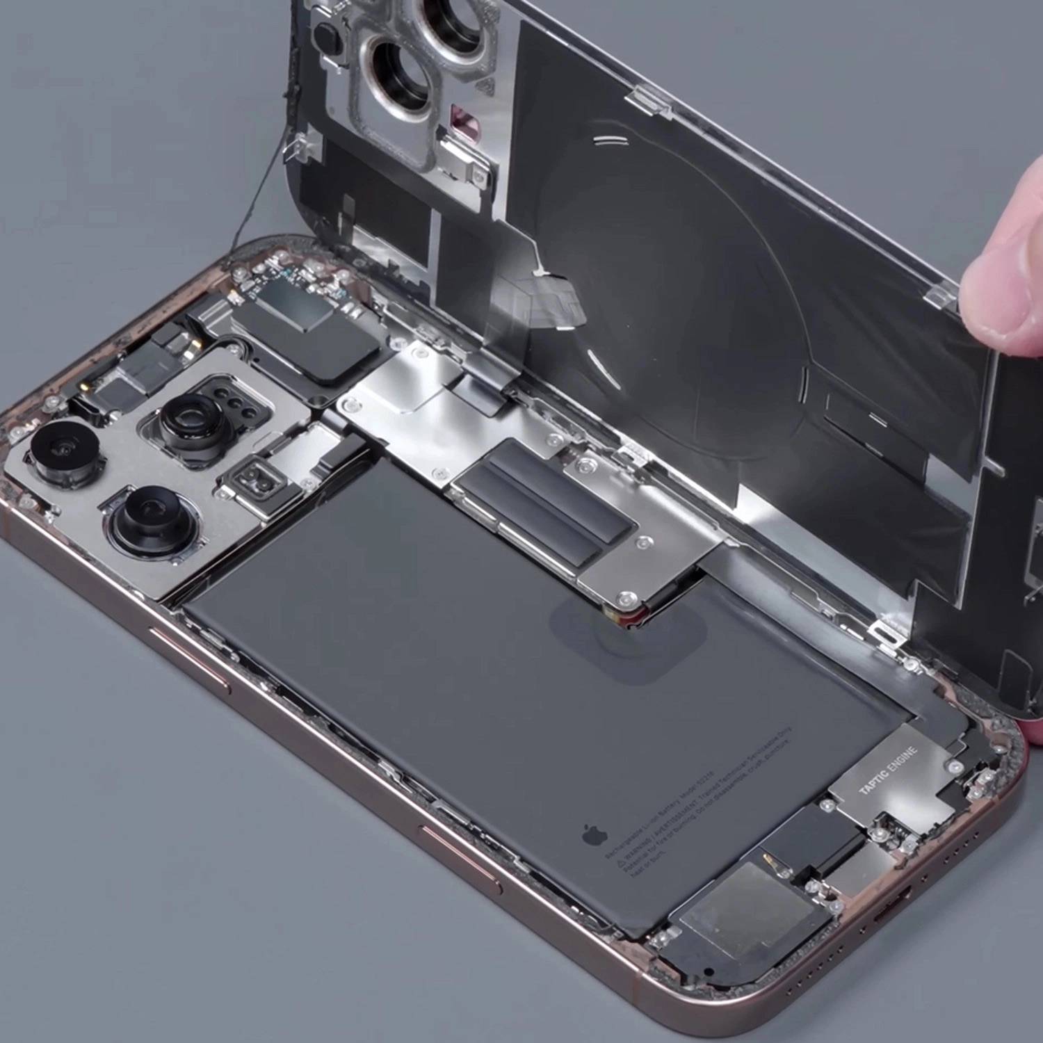 thay-mat-kinh-iphone-17-pro-max