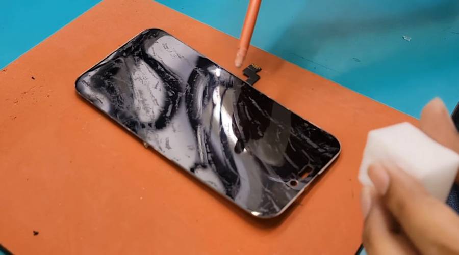 thay-mat-kinh-iphone-17-pro-max