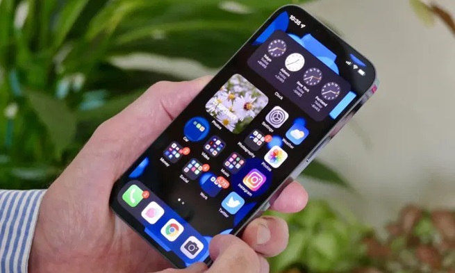 Ép cổ màn hình iPhone 13