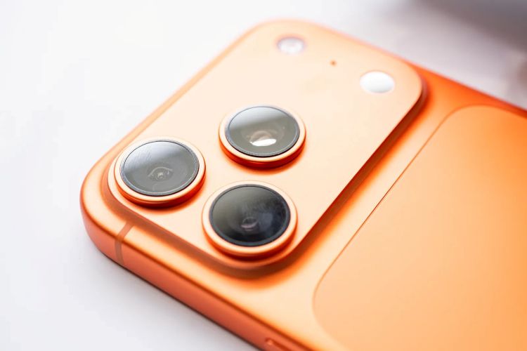 Thay kính Camera sau iPhone 17 Pro Max