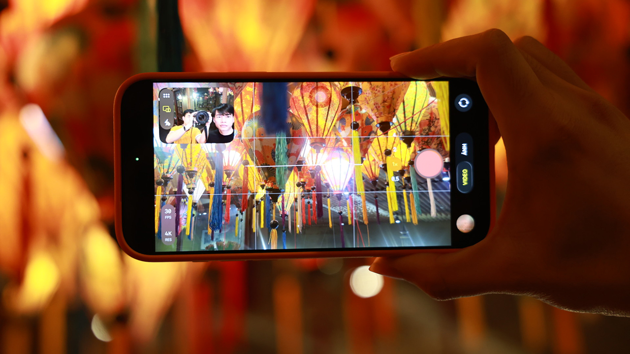 Thay kính Camera sau iPhone 17 Pro Max