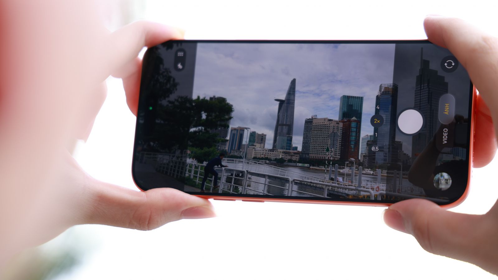 Thay kính Camera sau iPhone 17 Pro Max