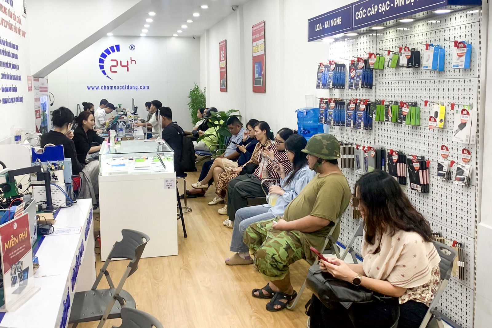 Thay kính Camera sau iPhone 17