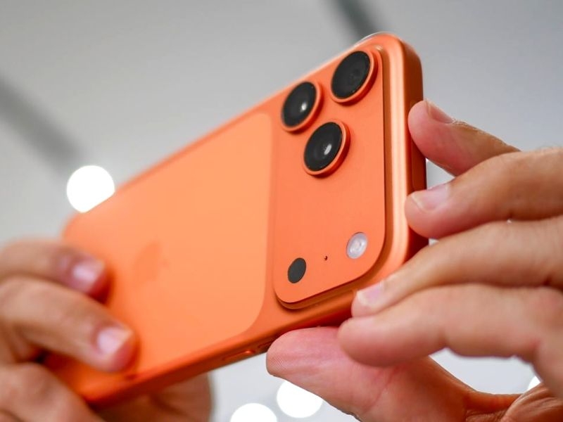 Thay kính camera sau iPhone 17 Pro