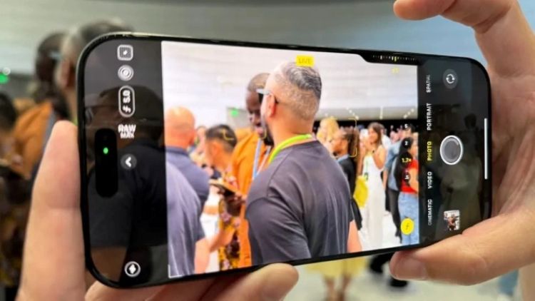 Thay kính camera sau iPhone 17 Pro