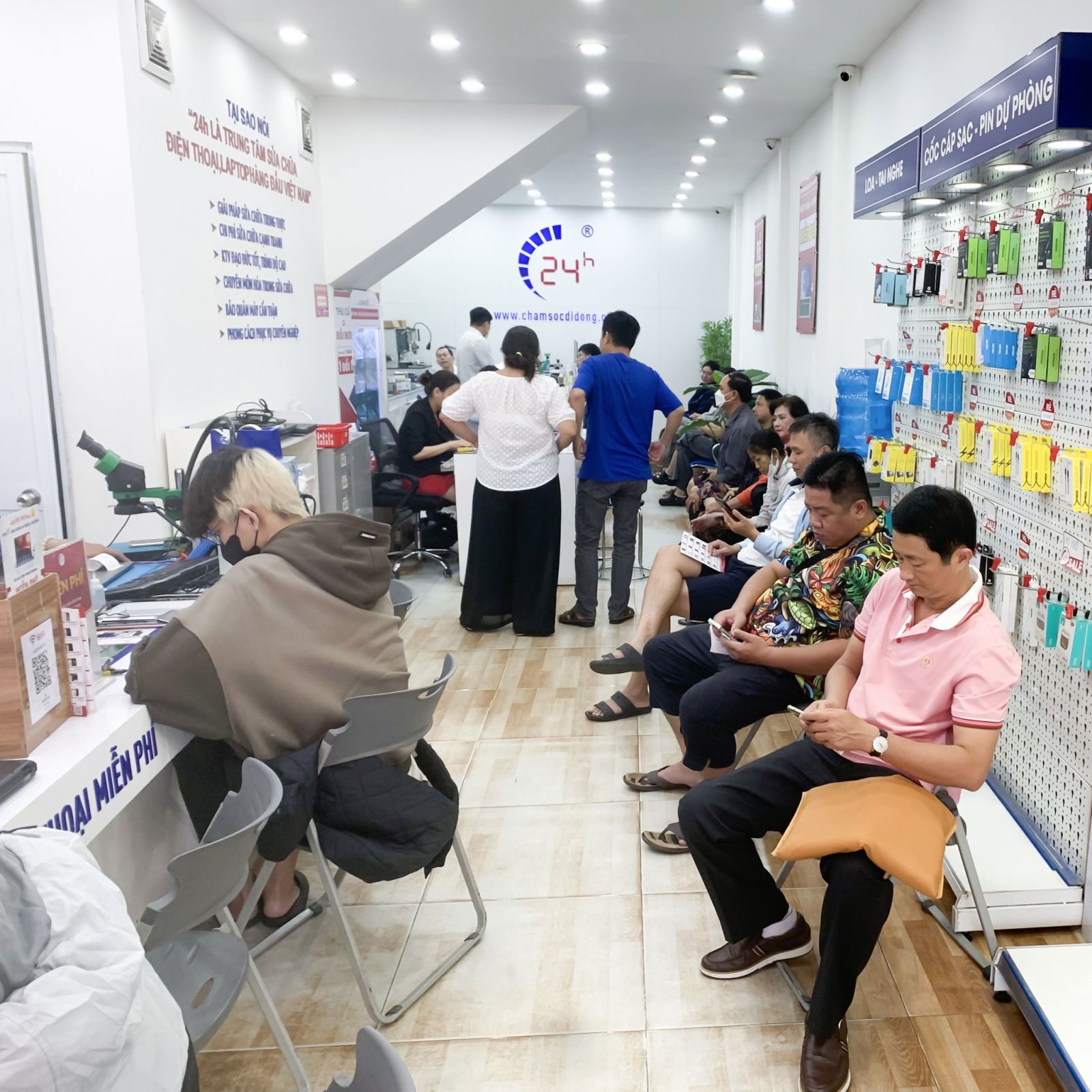 Thay kính camera sau iPhone 17 Pro