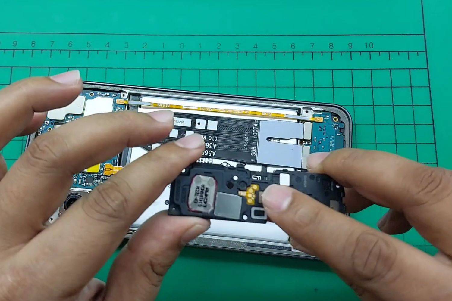 ep-co-man-hinh-samsung-galaxy-a36