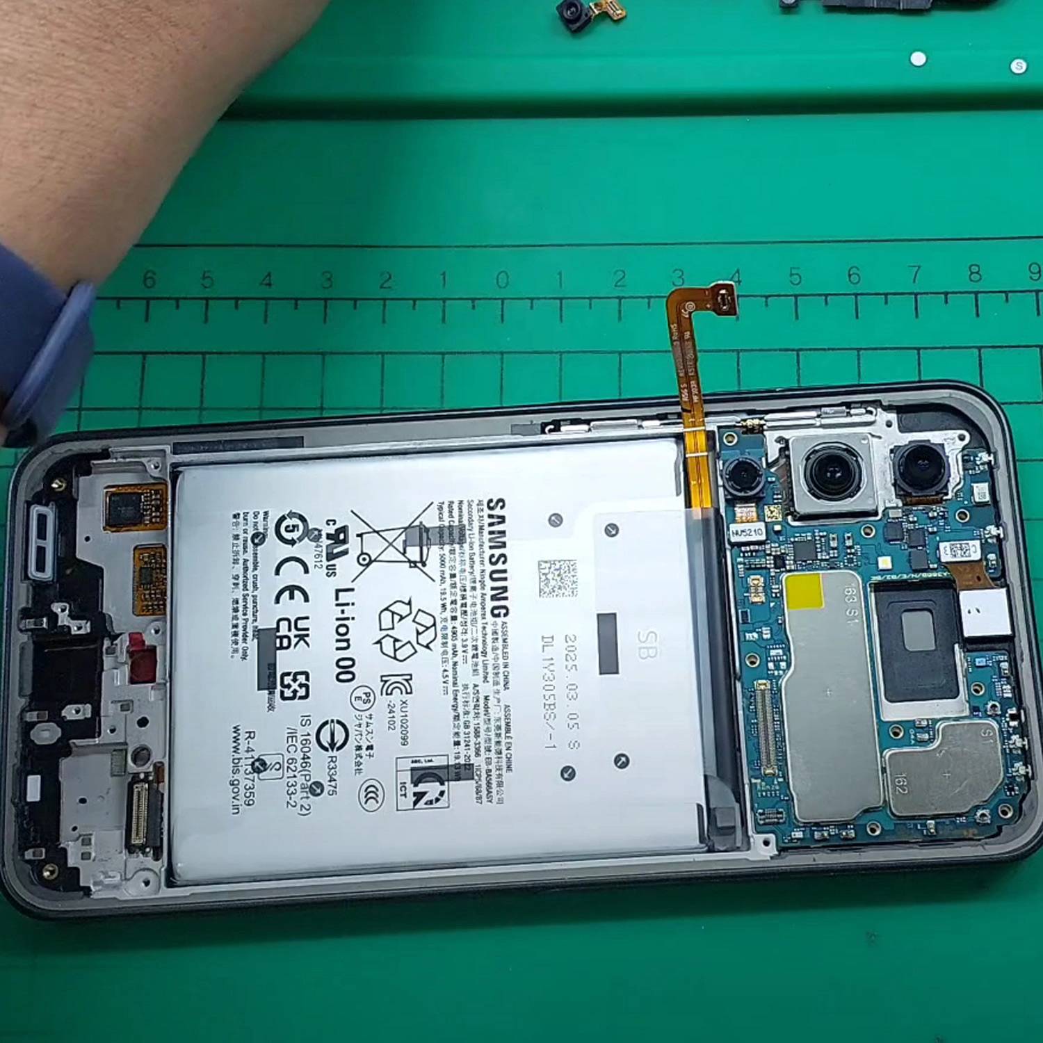 ep-co-man-hinh-samsung-galaxy-a36