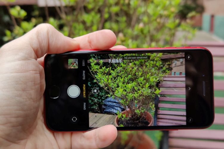 Thay camera iPhone SE 2022