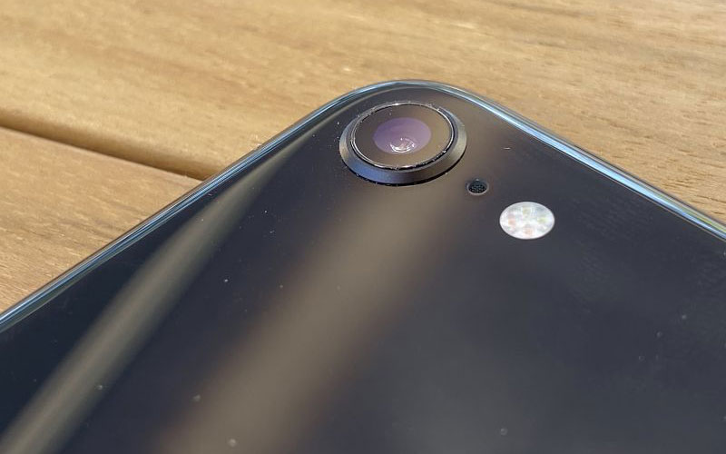 Thay camera iPhone SE 2022