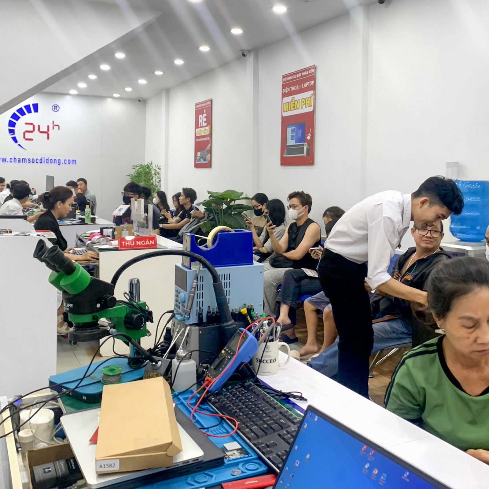 Thay camera iPhone SE 2022