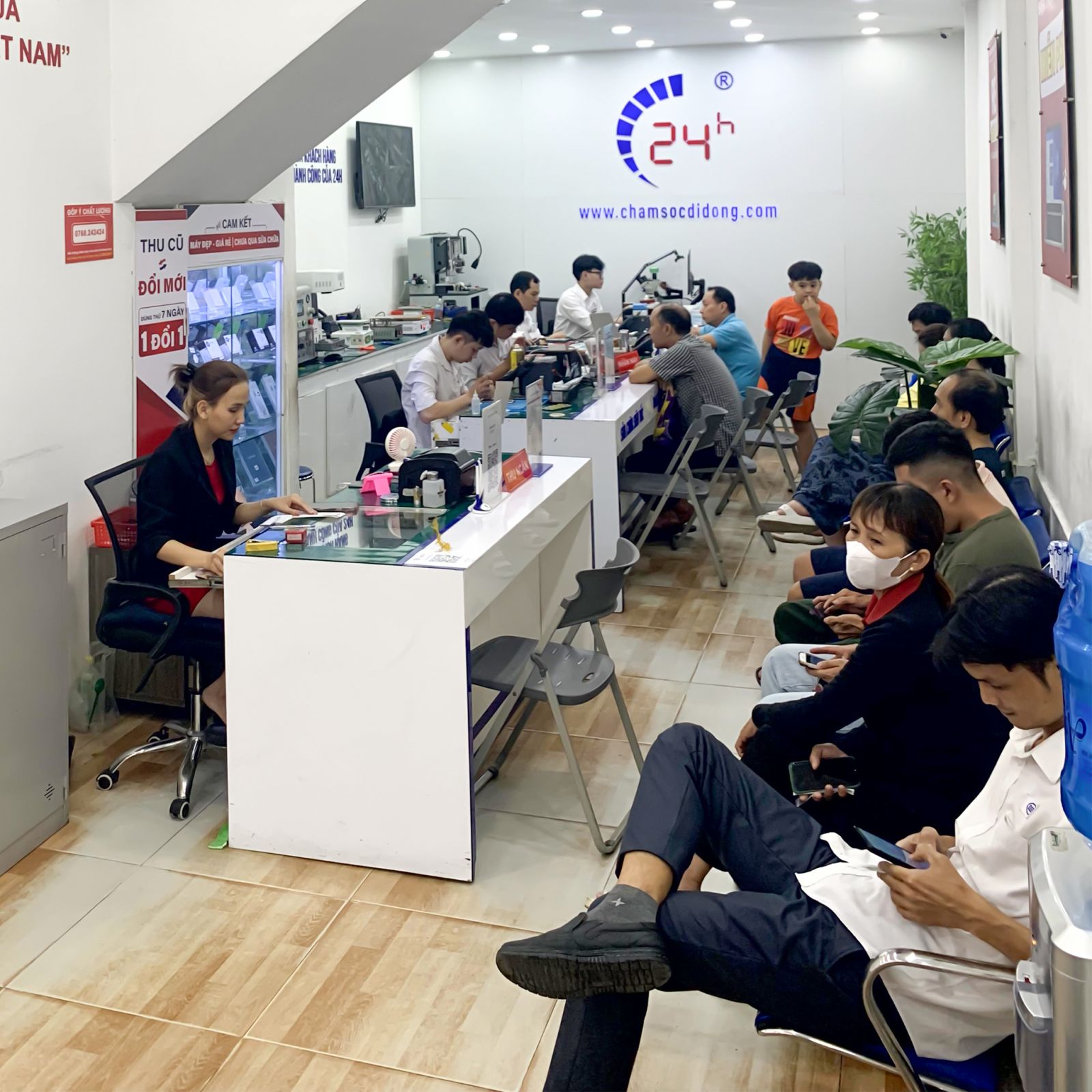 Thay kính Camera sau iPhone 16 Plus