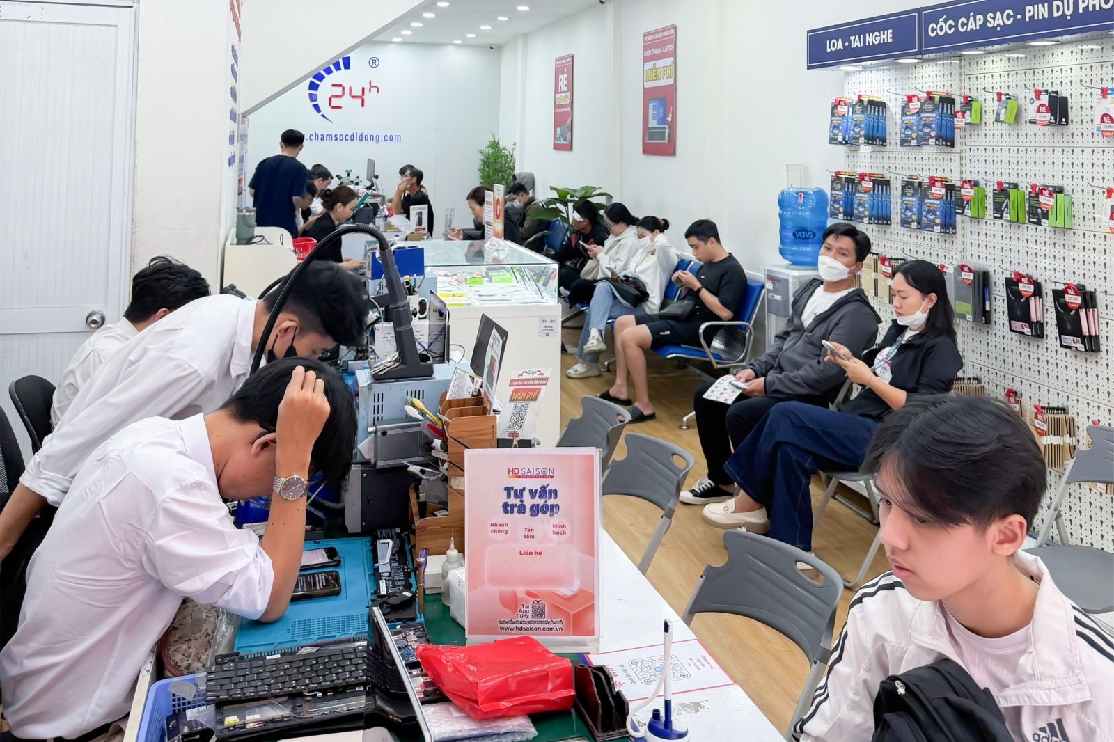 Thay kính camera sau iPhone 15 Pro Max