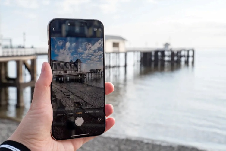 Thay kính camera sau iPhone 15 Pro Max