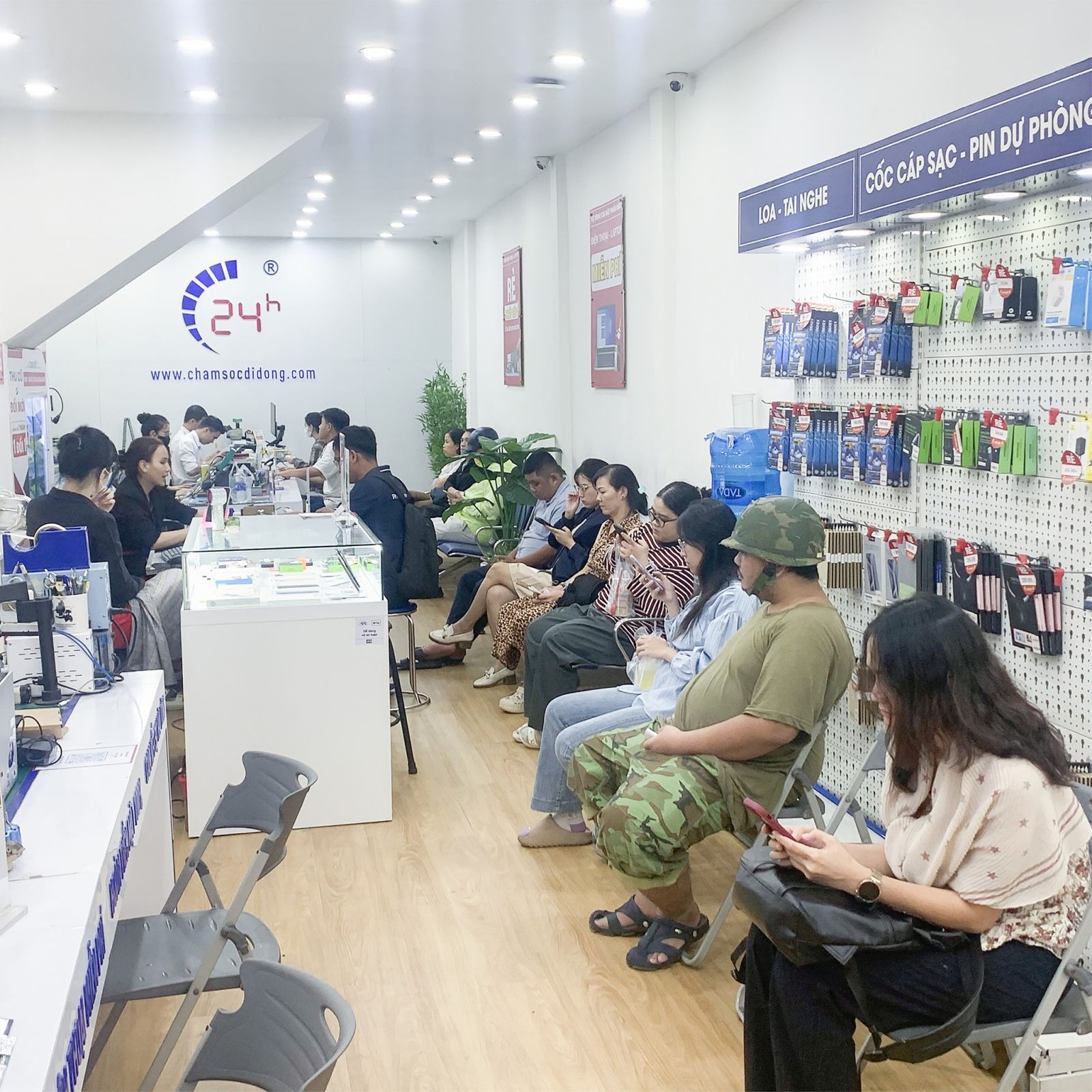 Thay kính Camera sau iPhone 14 Plus