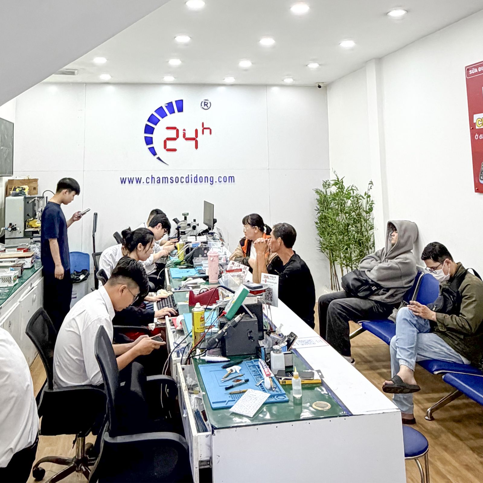 Thay kính Camera sau iPhone 14 Plus