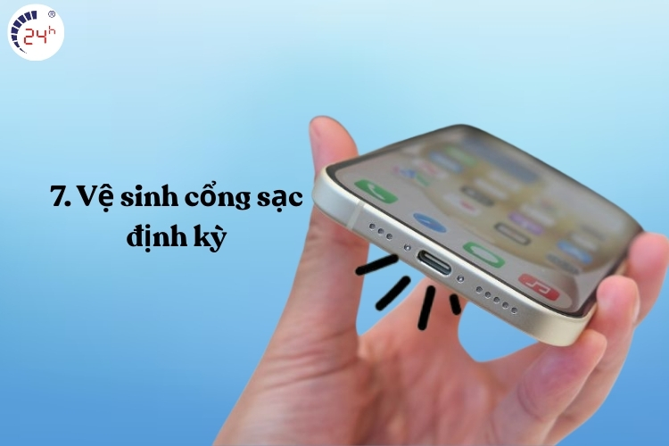 Vệ sinh cổng sạc định kỳ