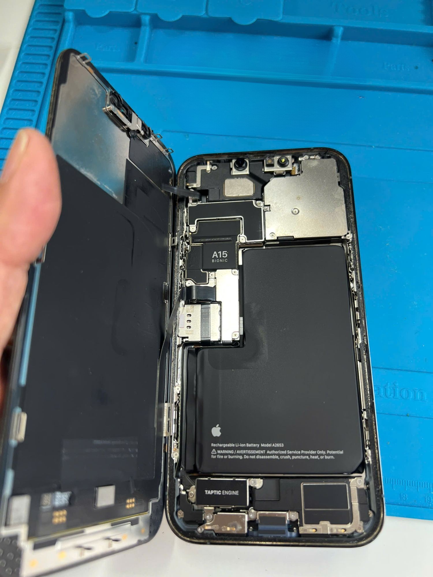 Thay rung iPhone 16e