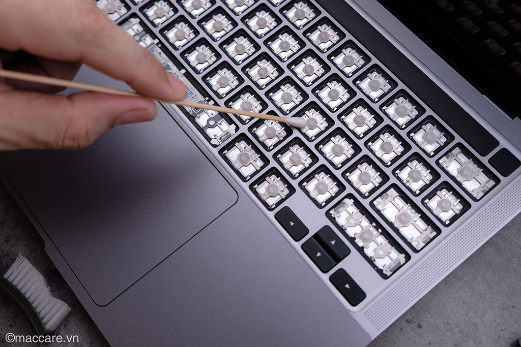 Thay bàn phím MacBook Pro 16 inch M2 Pro