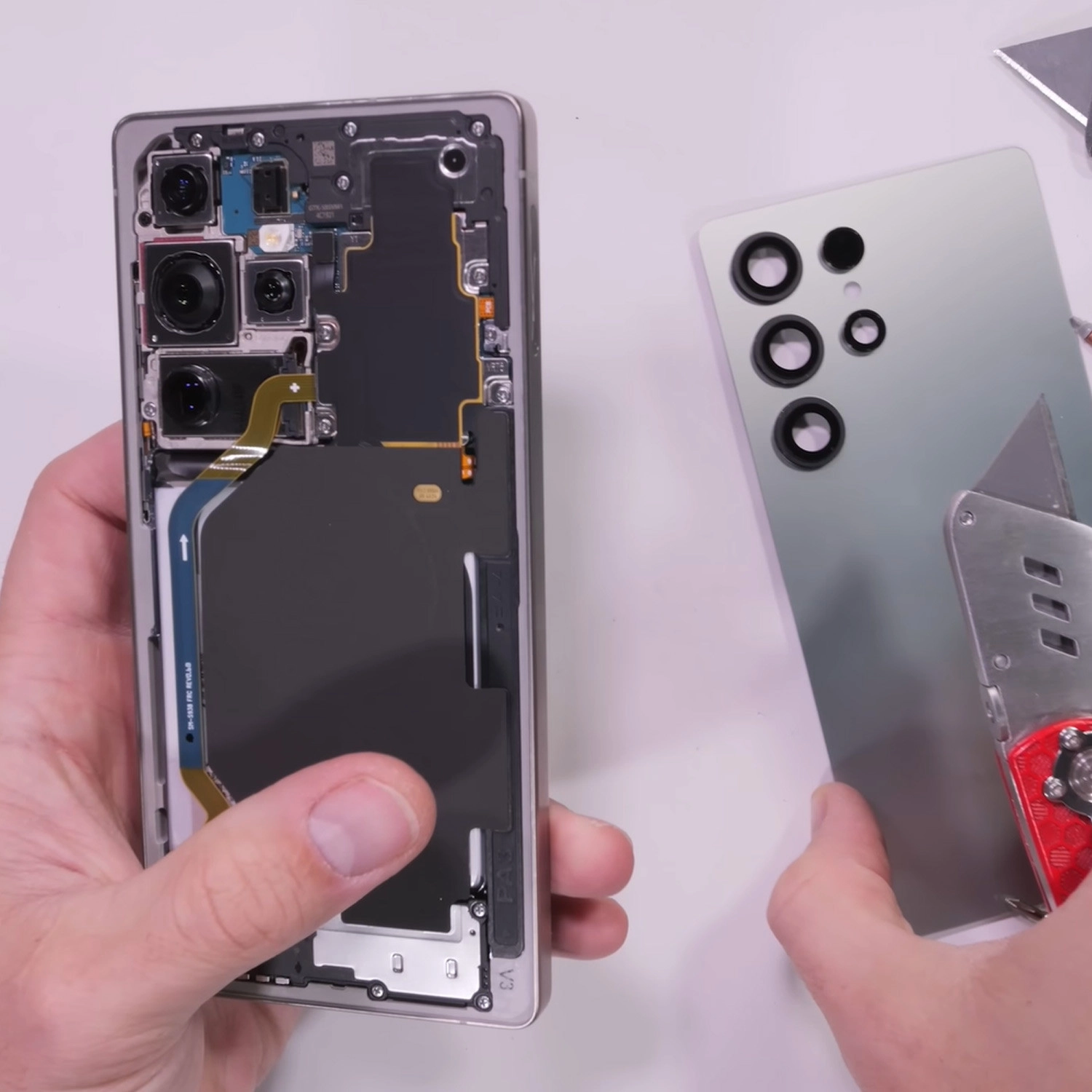 Thay lưng Samsung Galaxy S25 Ultra (SM S938B, SM S9380) Thay lưng Samsung Galaxy S25 Ultra (SM S938B, SM S9380)