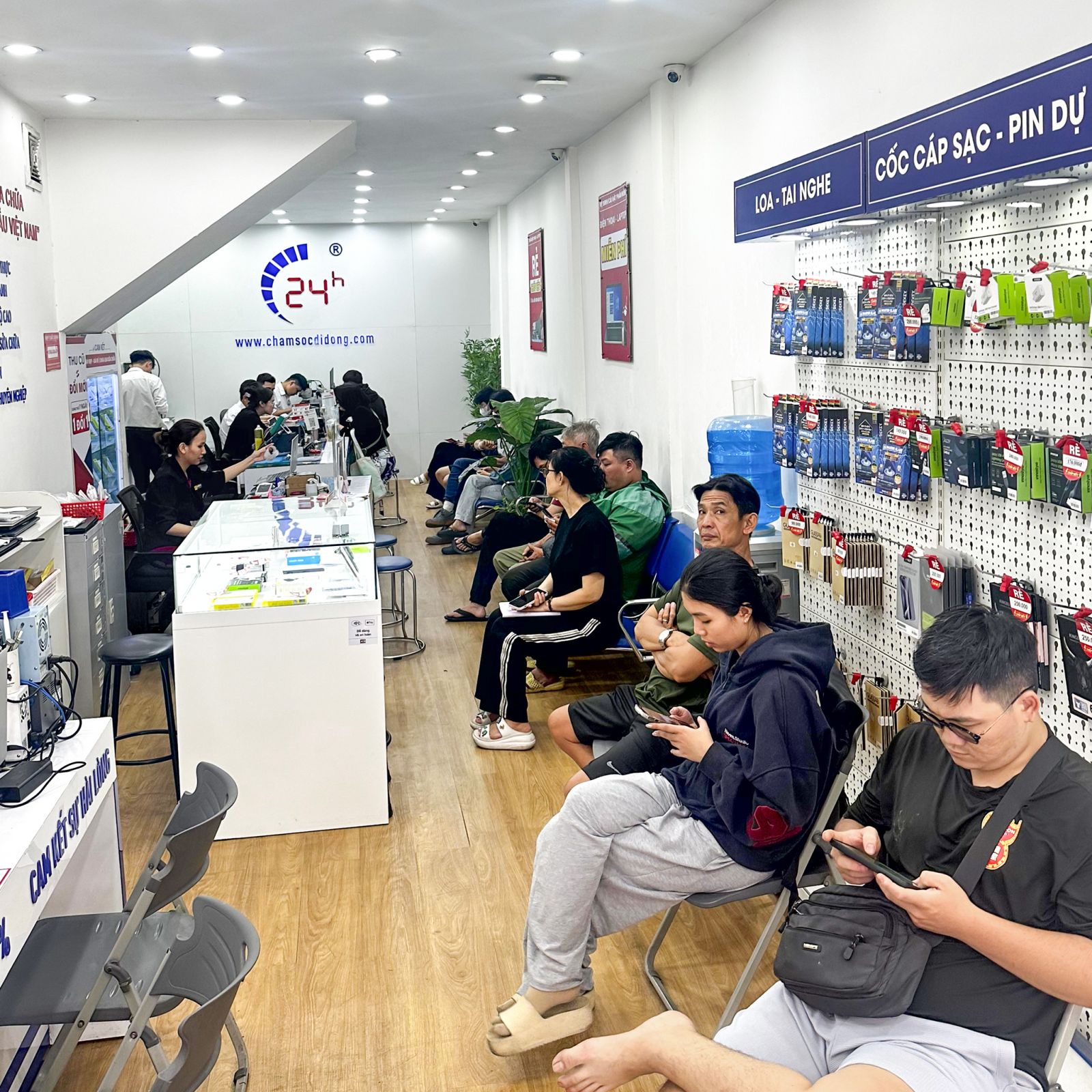 Thay lưng Samsung Galaxy S25 Ultra (SM S938B, SM S9380) Thay lưng Samsung Galaxy S25 Ultra (SM S938B, SM S9380)