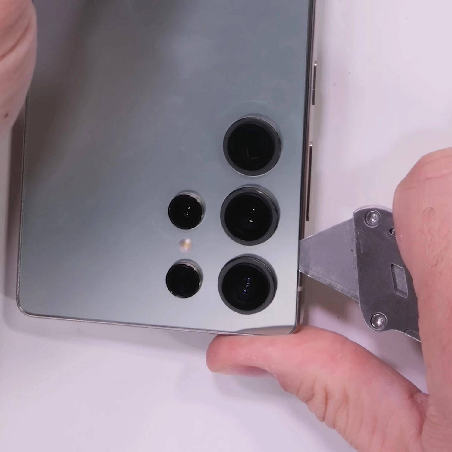 Thay lưng Samsung Galaxy S25 Ultra (SM S938B, SM S9380) Thay lưng Samsung Galaxy S25 Ultra (SM S938B, SM S9380)