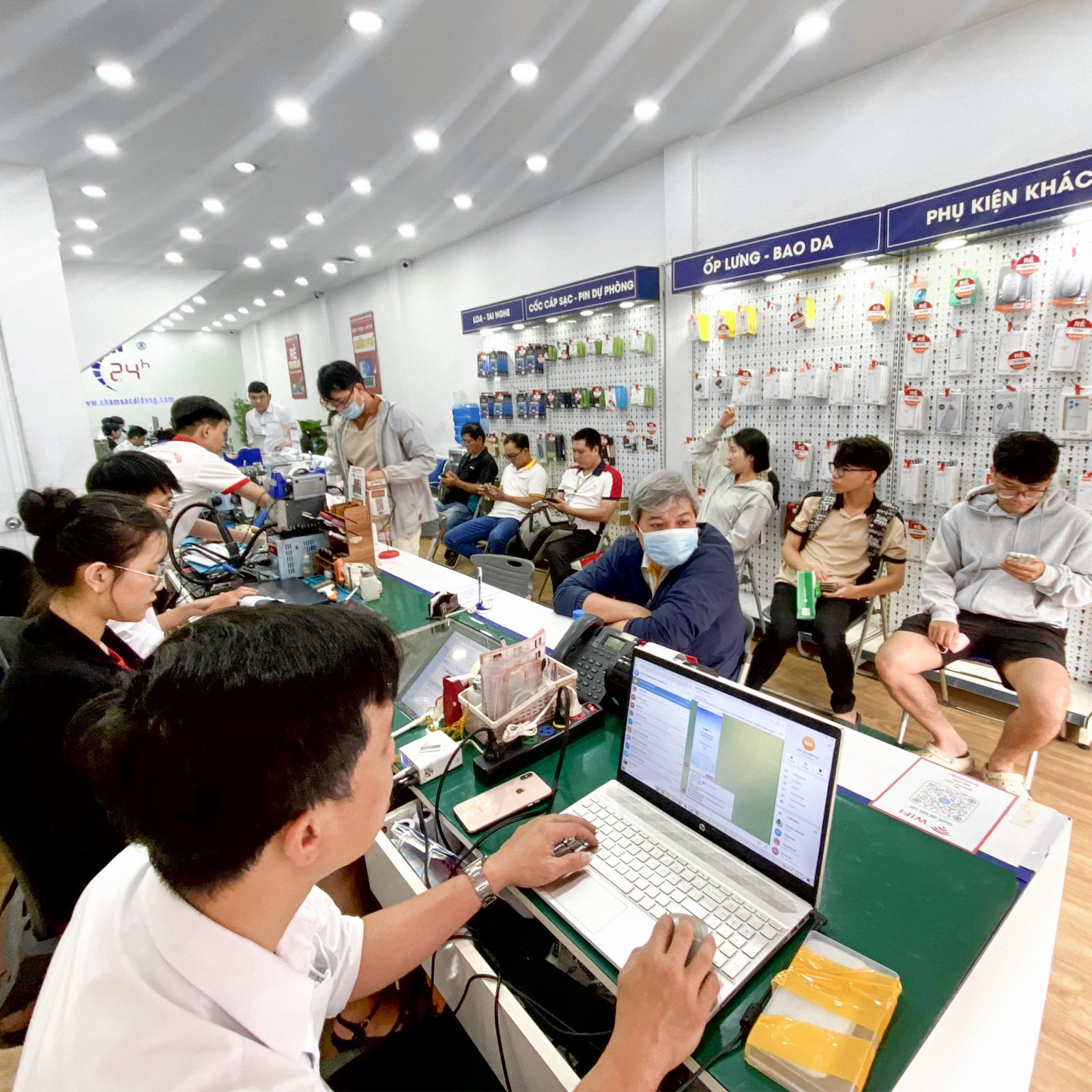 Thay lưng Samsung Galaxy S25 Ultra (SM S938B, SM S9380) Thay lưng Samsung Galaxy S25 Ultra (SM S938B, SM S9380)