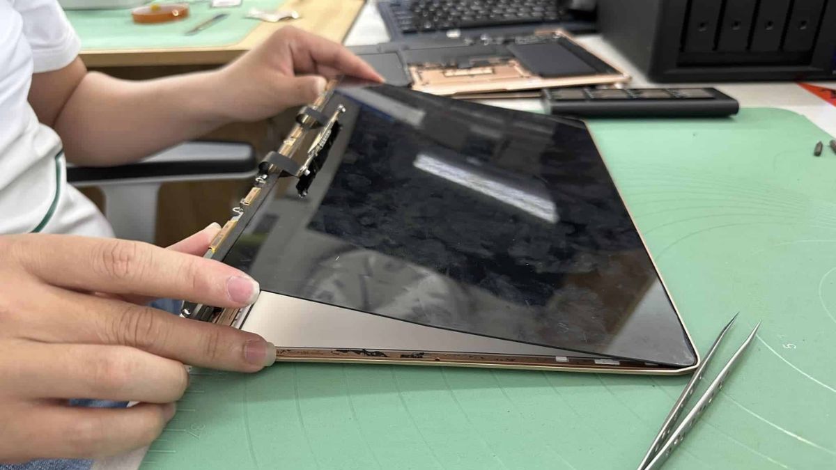 Thay màn hình MacBook Pro 16-inch M1 Pro