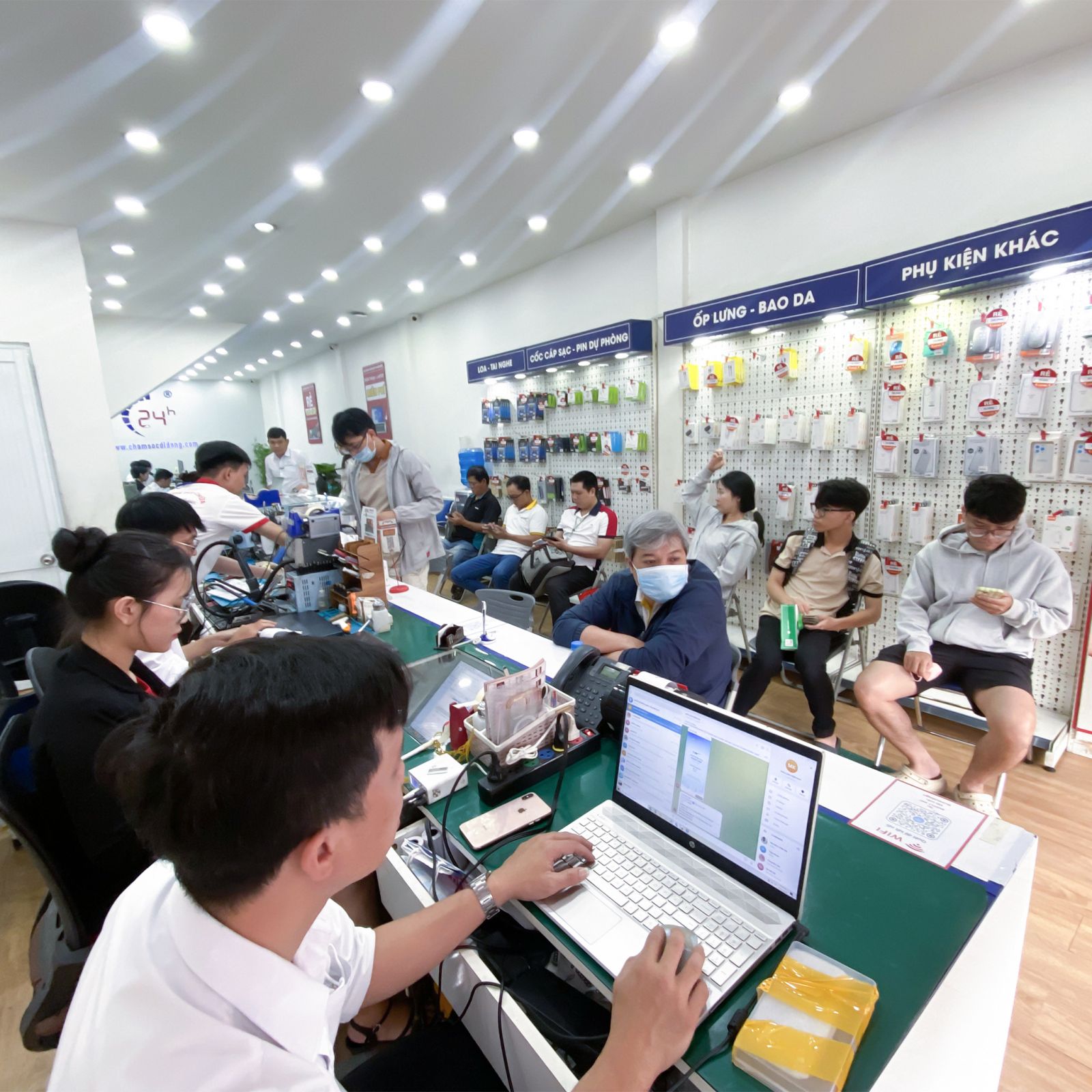 Thay màn hình Samsung Galaxy S24 FE (SM S721B, SM S7210) 