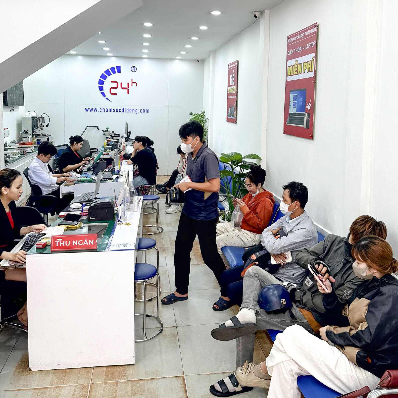 Thay màn hình Xiaomi Poco F2 